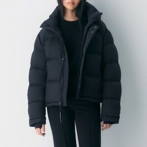 Aritzia Black Super Puff shorty Jacket